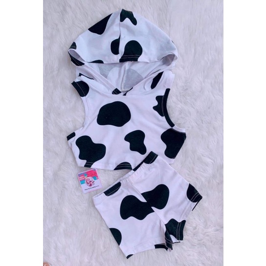 set áo croptop có mũ mix quần sort ôm