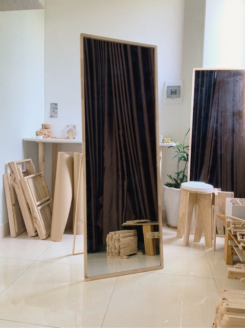 Gương đứng chụp hình lớn