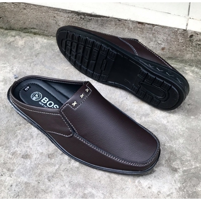 Dép bít mũi nam da mềm..mang êm chân..mã SP17..màu nâu..mẫu mới nhất hiện nay