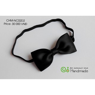 Nơ cài cổ áo bé trai