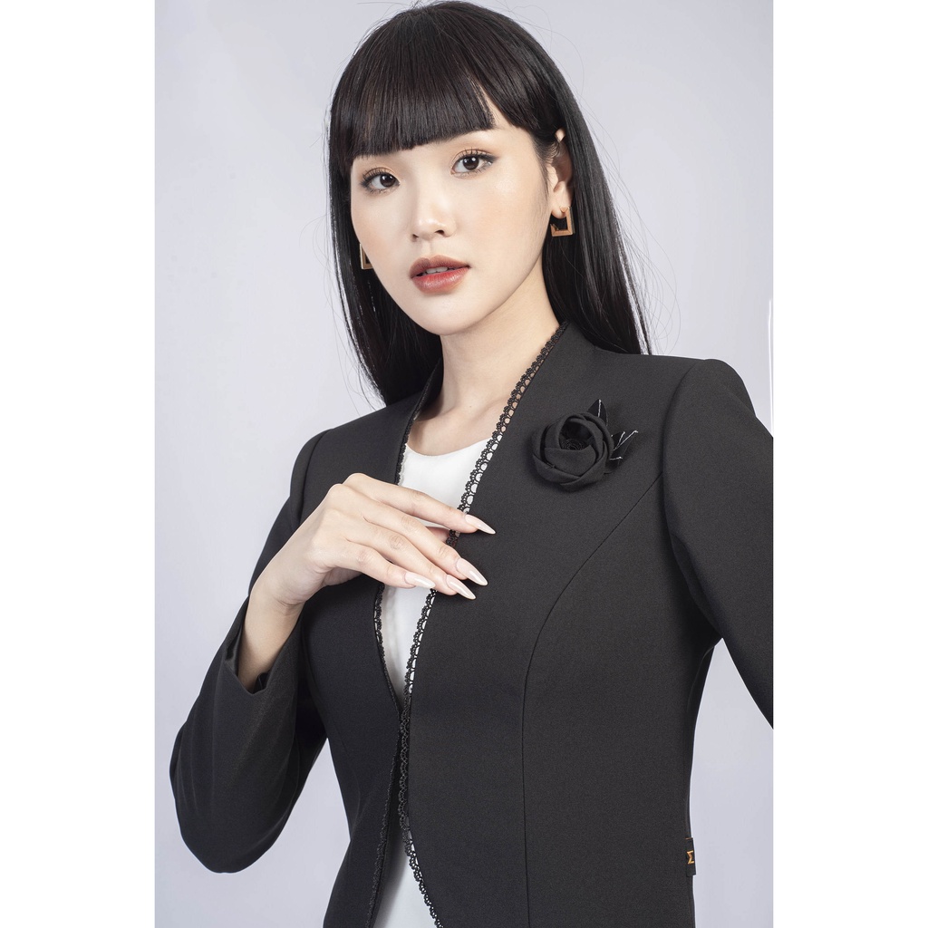 Áo khoác kiểu dáng croptop MMOutfit M-AK070621006