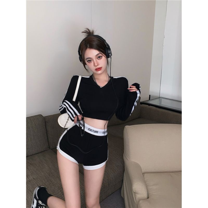 Set Đồ Thể Thao Gồm Áo Thun Tay Dài Màu Đen + Quần Ngắn Lưng Cao Dáng Ôm Thời Trang Mùa Hè Cho Nữ