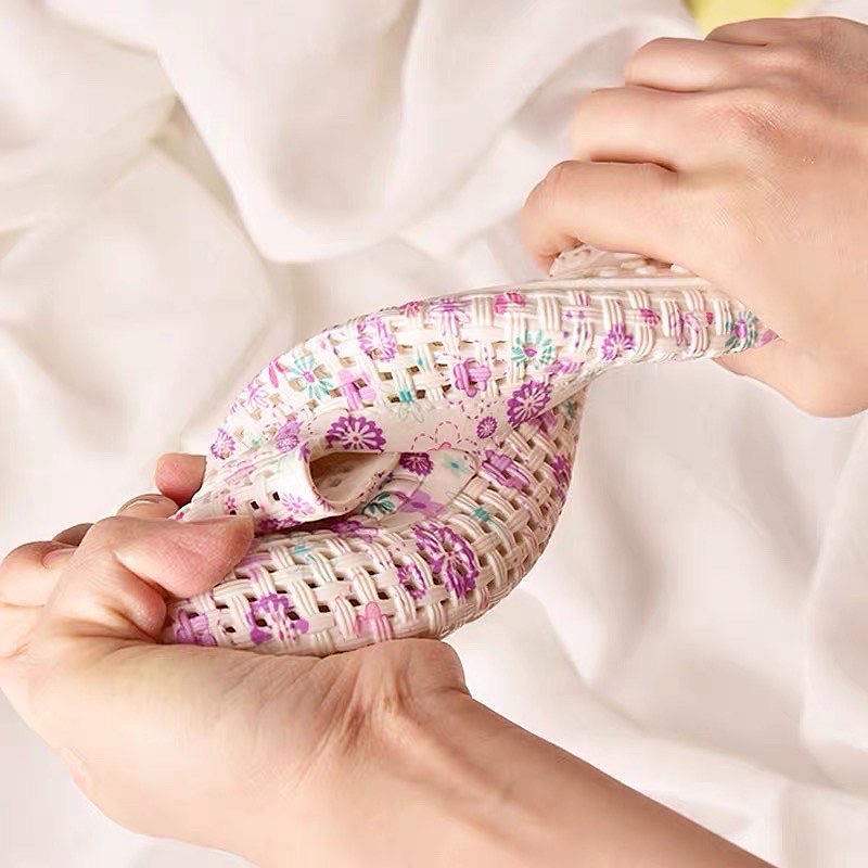 Giày hoa đi mưa chống trơn trượt - Nhựa PVC 100% an toàn cho da