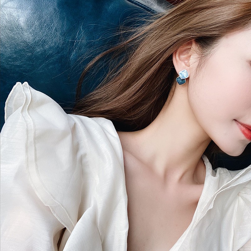 Bông hoa tai hai màu thiết kế độc đáo A762