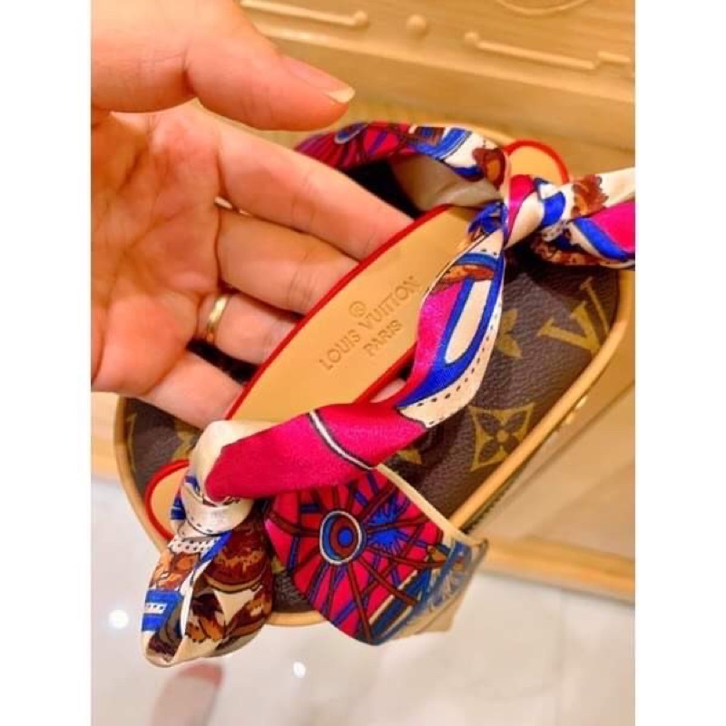 Túi Lv Dạng hộp kèm khăn cho bé