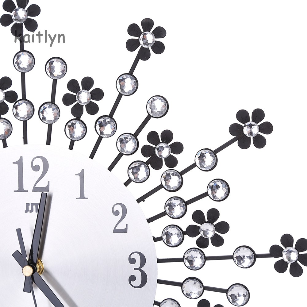 Đồng hồ kim loại họa tiết hoa đính đá dùng để trang trí nội thất