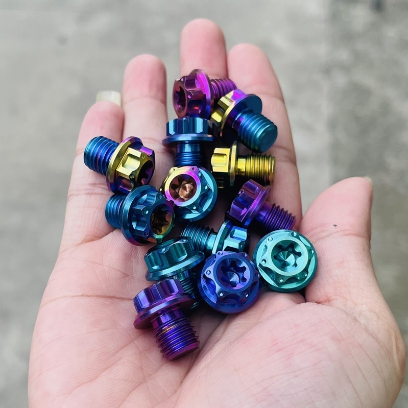 Ốc TITAN chân kính đầu salaya hàng cao cấp siêu đẹp ren thuận cho Honda Suzuki