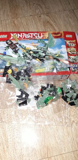 Lắp ráp 1 hộp LegoNinjutsu Rồng 99508 có nhiều chi tiết