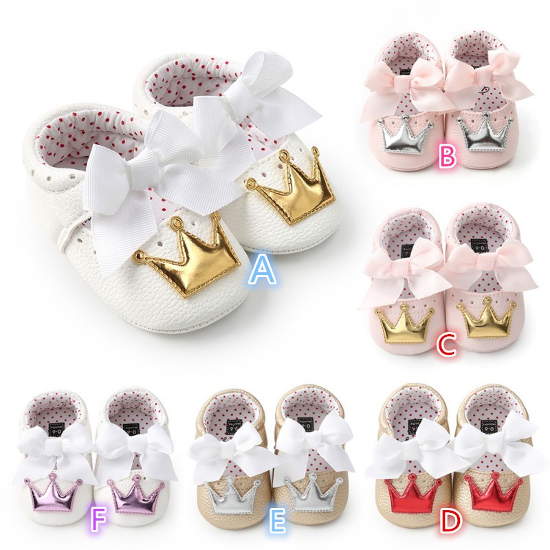 Giày đế mềm chống trượt hình vương miện cho bé gái