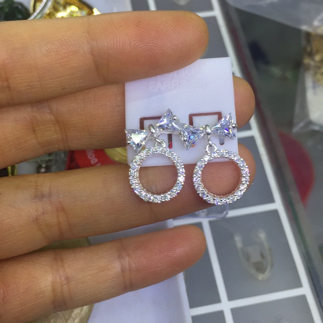 Khuyên tai nơ treo vòng tròn đá trắng nhân tạo bạc ta
