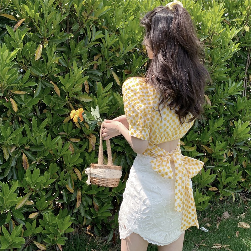 Áo kiểu IELGY tay phồng cổ chữ V in hình hoa cúc dễ thương