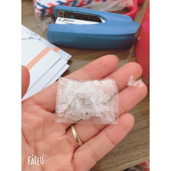 Chốt nhựa khuyên tai-