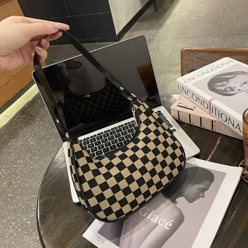 Túi kẹp nách caro vuông giá rẻ - kiểu túi đeo nách đi chơi đẹp