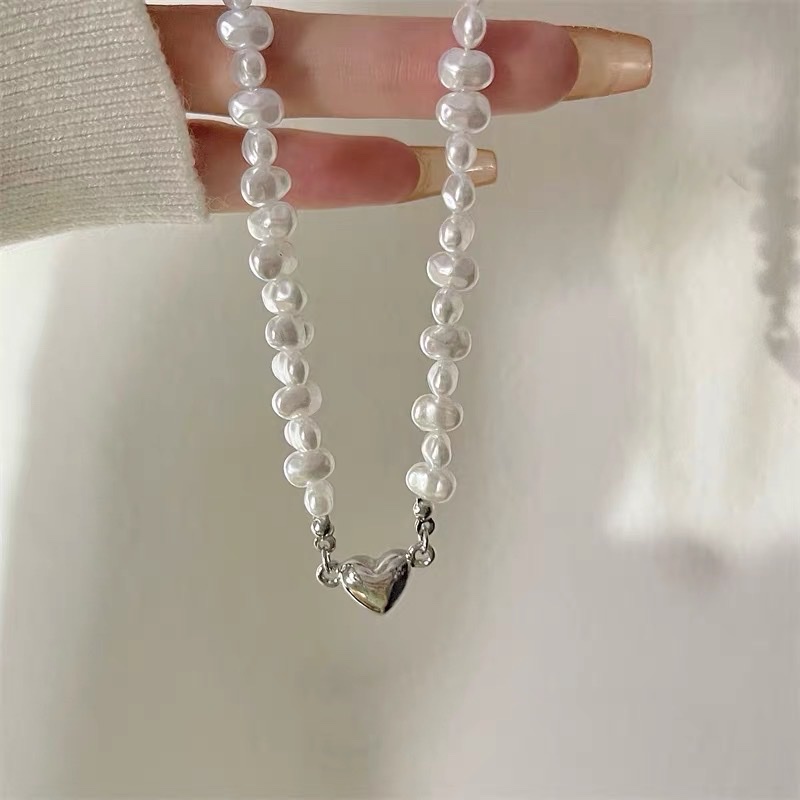 Vòng Cổ Hạt Trai Hình Trái Tim Nam Châm - Vani Store - TS000640