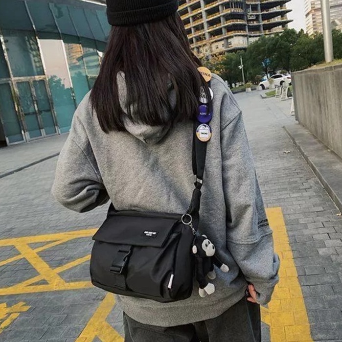 Túi đeo chéo vải dù nắp khóa bấm nhựa thiết kế đa dụng phong cách thời trang đường phố