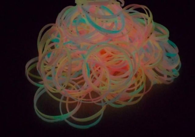 Combo 100 chiếc vòng đeo tay dạ quang phát sáng trong đêm&lt;br&gt;Giá sỉ 285k /100cái