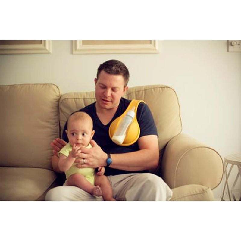 Dụng cụ giữ bình chứa sữa đeo vai cho bé