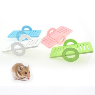 Đồ chơi bập bênh chất liệu gỗ cho chuột hamster