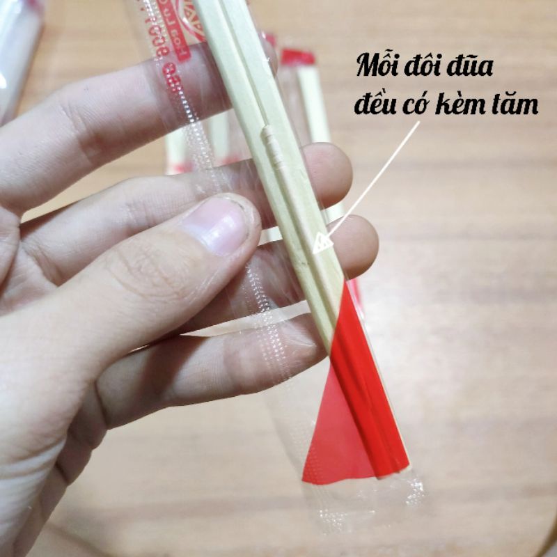 Bọc 100 đôi đũa tách kèm tăm dùng một lần