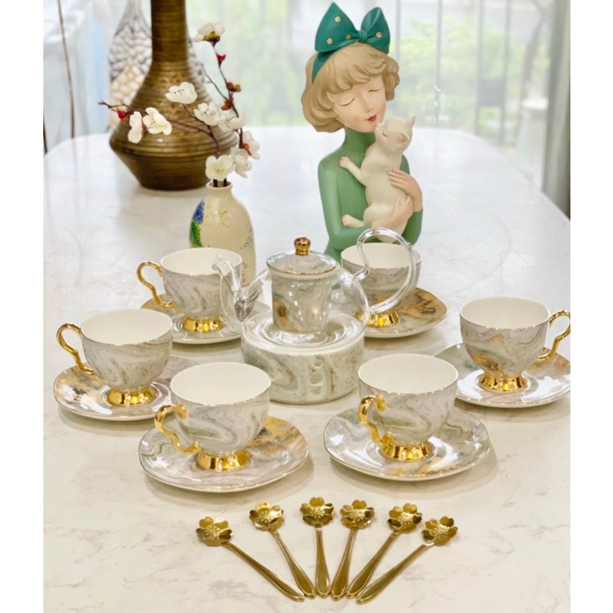 ấm chén cao cấp. Bộ Ấm Trà Gốm Sứ Hoạ Tiết - Set Ấm Chén kèm khung treo Gốm Sứ hoa văn phong cách Hoàng Gia