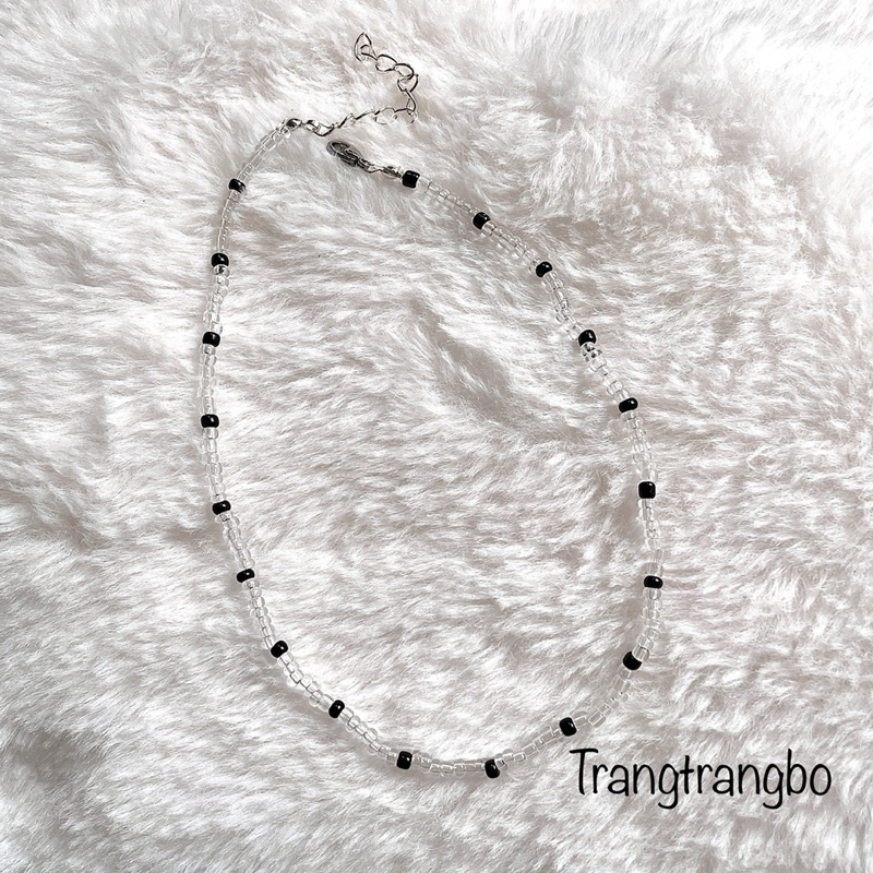 Vòng cổ hạt cườm handmade trắng đen