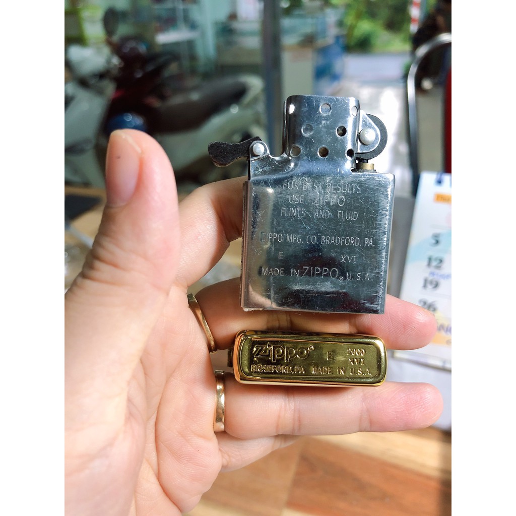 LA MÃ - VỎ BẬT LỬA ZIPPO MÀU VÀNG LOẠI XƯỚC NGANG Mọc La mã | BigBuy360 - bigbuy360.vn