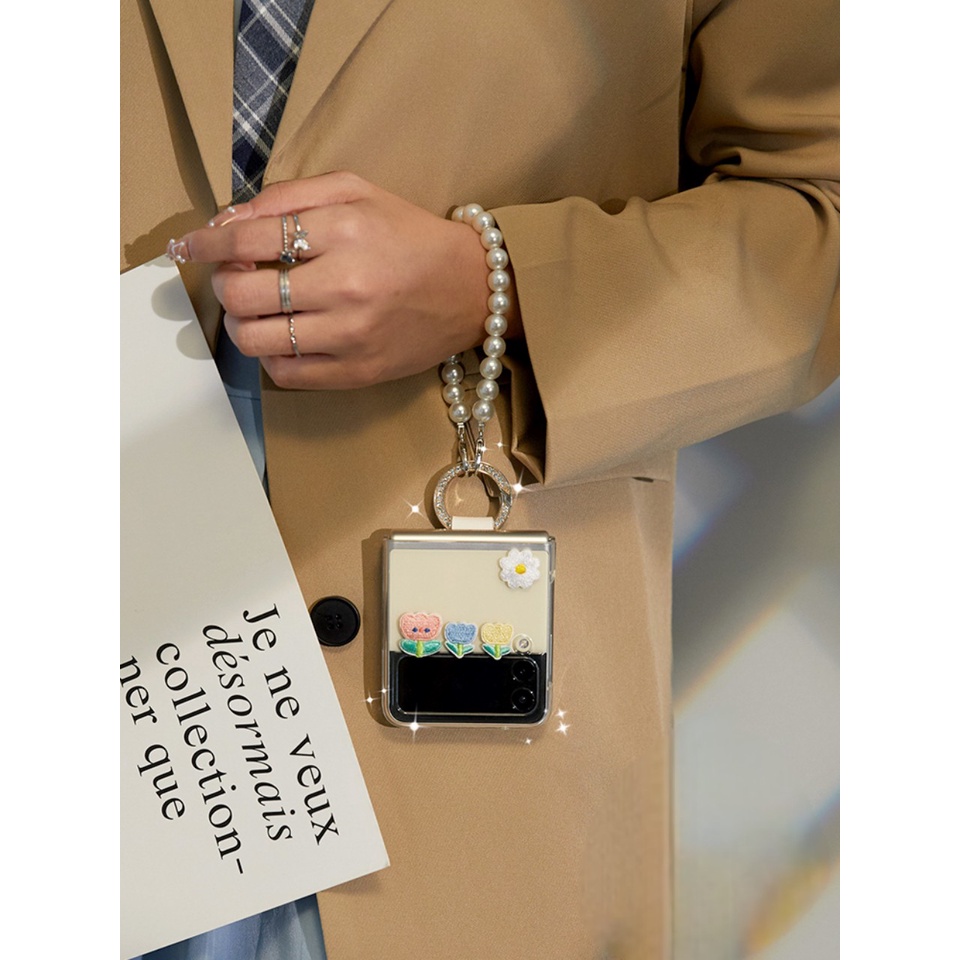 [Sẵn] Ốp Samsung Z Flip 3 / Z Flip 4 trong suốt đính hoa vải thêu, dây ngọc và ring / Z Flip3 / ZFlip3 / Z Flip4/ ZFlip4