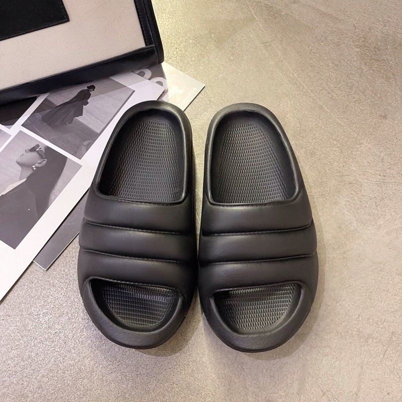 Dép quai ngang ba sọc mẫu mới năm 2022