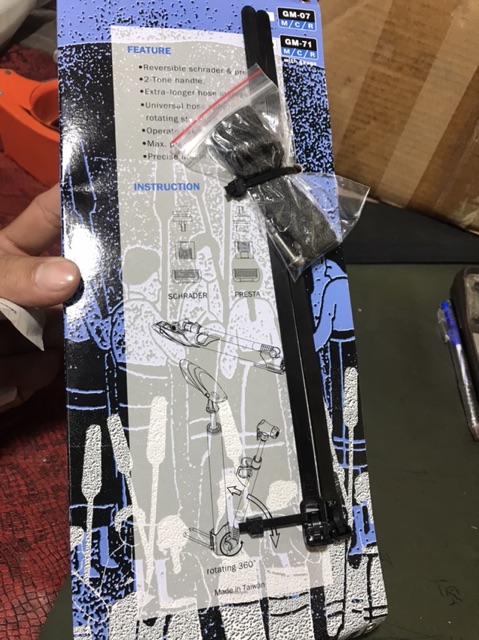 Bơm Tay Mini Cầm Tay Gắn Trên Xe Đạp Có Đồng Hồ Đo Áp Suất GIYO GM-71 140PSI