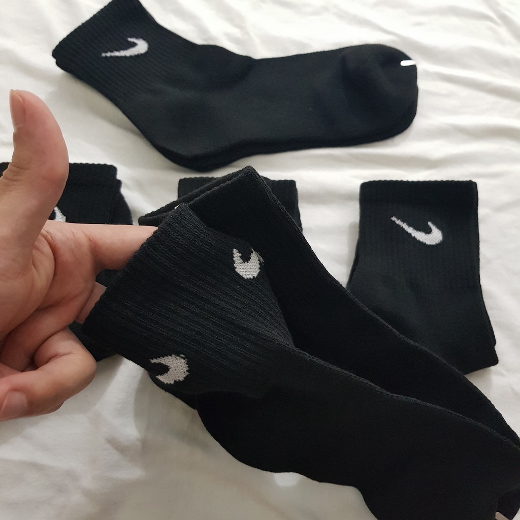 Tất thể thao Nike cổ trung màu đen  - Free ship Loved socks by TatsTats.vn