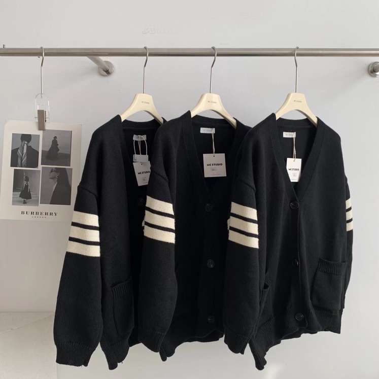 Áo khoác cardigan len nữ trơn đen sọc tay trắng freesize phom rông mùa đông hàn quốc hàng quảng châu C1091