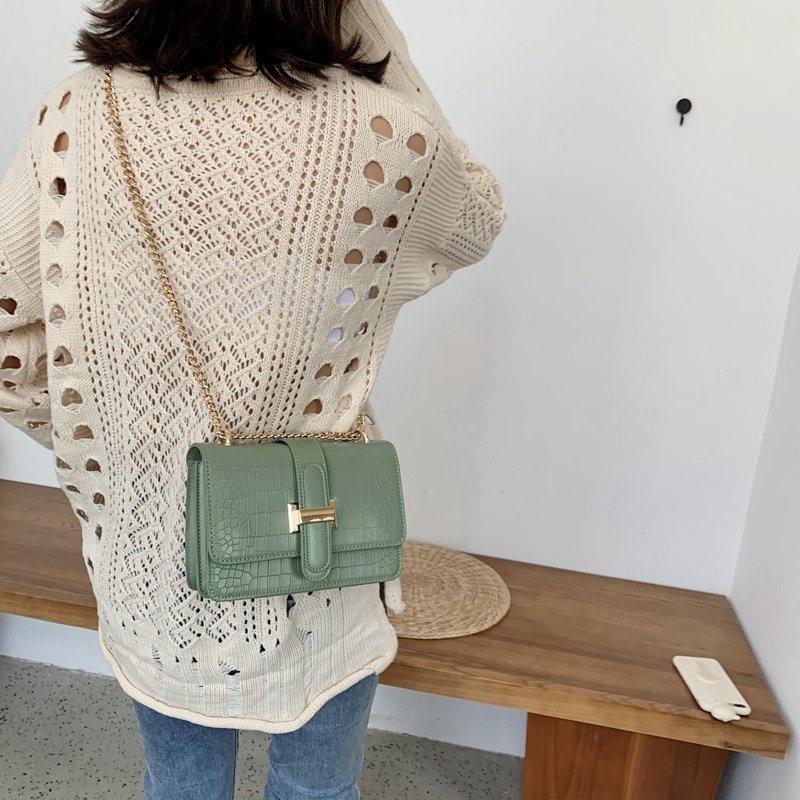 Túi đeo chéo IELGY phối dây xích phong cách thời trang