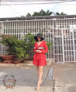 Váy chấm bi tầng xòe