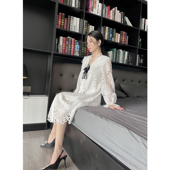LANES DRESS- Váy ren trắng cao cấp kèm cài áo