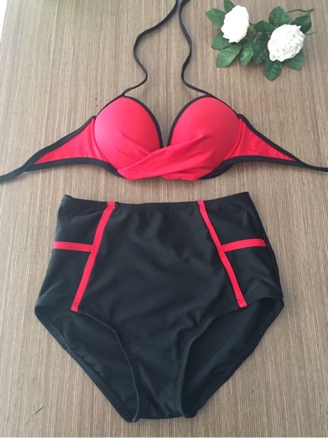 Bikini áo ngực xoăn giữa