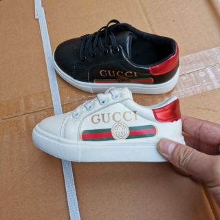 Giày gucci thể thao cho bé trai hàng mềm mỏng thấm hút cho bé hàng được chụp thật k qua chỉnh sửa đủ sai từ 21 đến 36 .