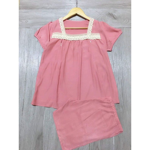 Bộ đồ bầu và sau sinh chất đũi lụa cực mát,áo có khoá dọc tiện cho bé tu ti,quần có chun chỉnh