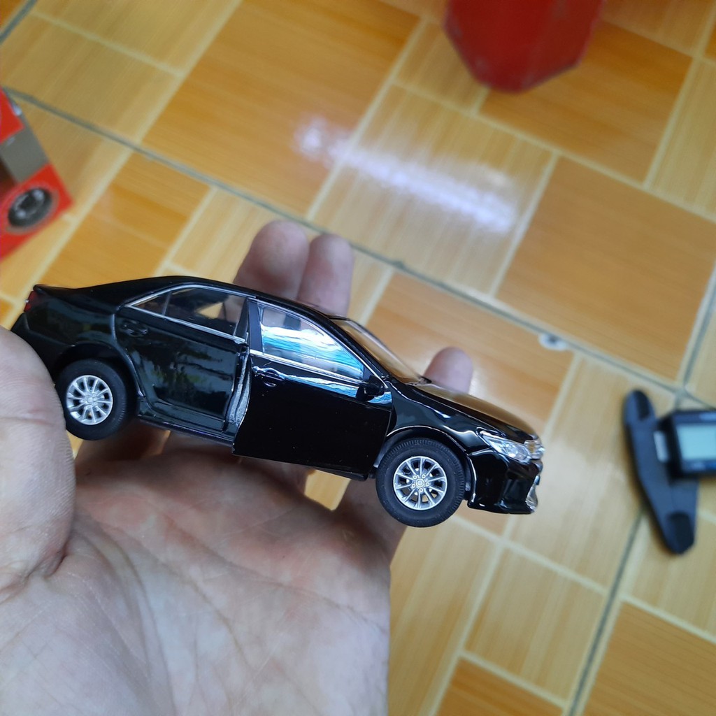 Xe mô hình Toyota Camry 2016 tỉ lệ 1:36 hãng Welly bằng kim loại xe ô tô đồ chơi trẻ em