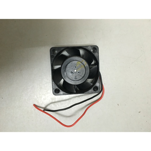 Quạt tản nhiệt 4x4x1.5 loại 2 dây 12V nhựa PVC bền đẹp chống cháy chập