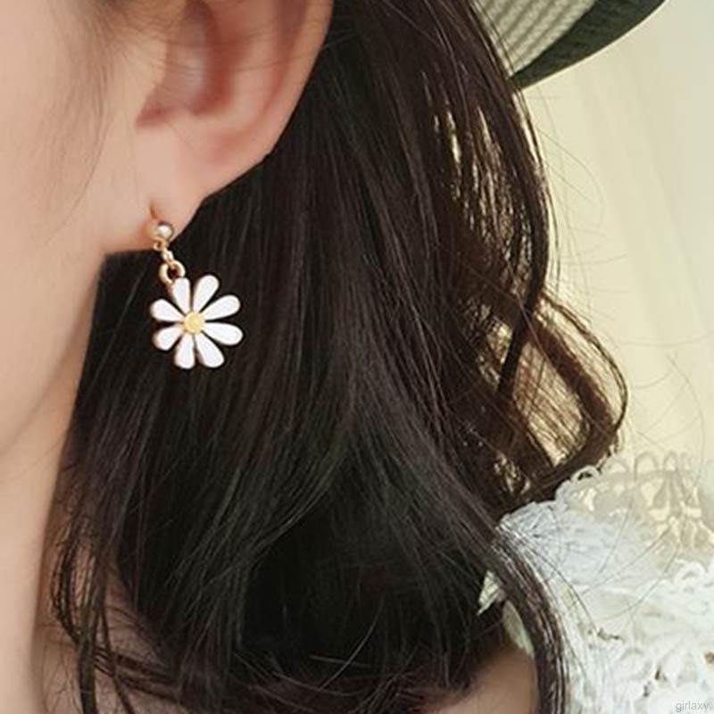 Khuyên tai mặt hình hoa cúc đơn giản thanh lịch phong cách Hàn Quốc cho nữ