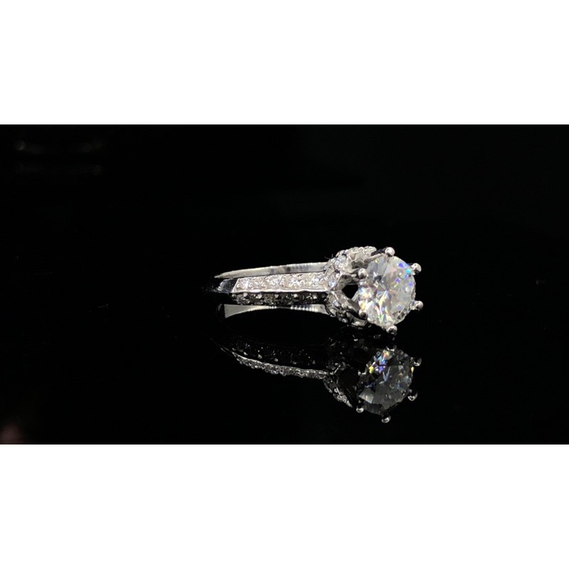 Nhẫn FULL Moissanite: Viên chủ 6,3ly Moissanite, viên tấm Moissanite, hàng nước D kiểm định GRA; Bạc 925 mạ bạch kim