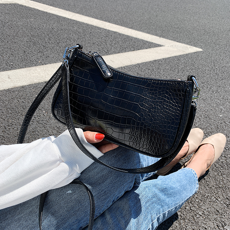 Túi xách đeo chéo IELGY thời trang dành cho nữ