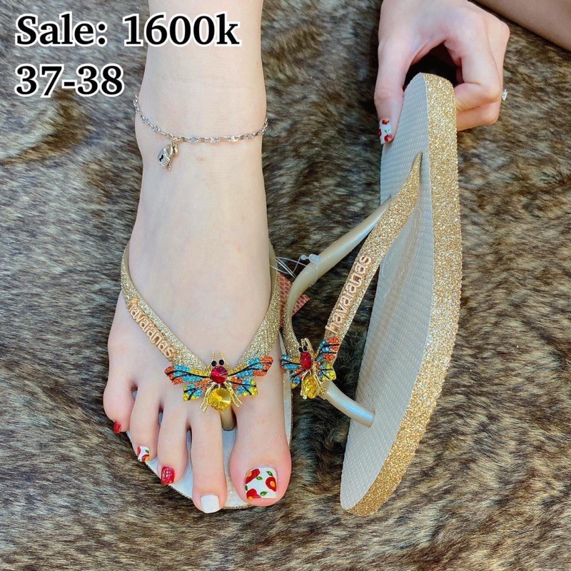 Charm ong 2 màu gắn dép havaianas