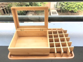 Hộp đựng son có nắp 24 ô