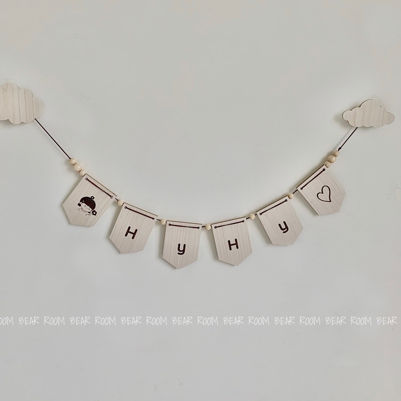 Cờ gỗ khắc tên bé theo yêu cầu (giá 1 ký tự + tặng 1 cặp mây, gấu, thỏ hoặc hổ)