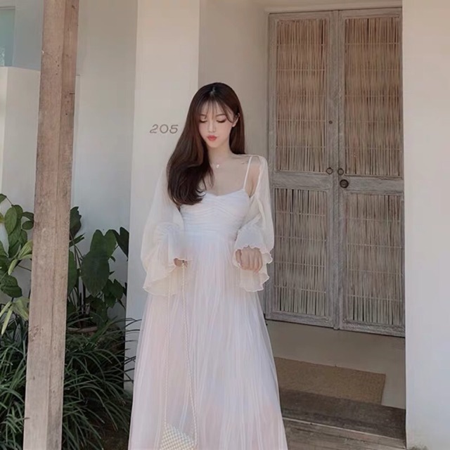 Đầm hai dây đi biển