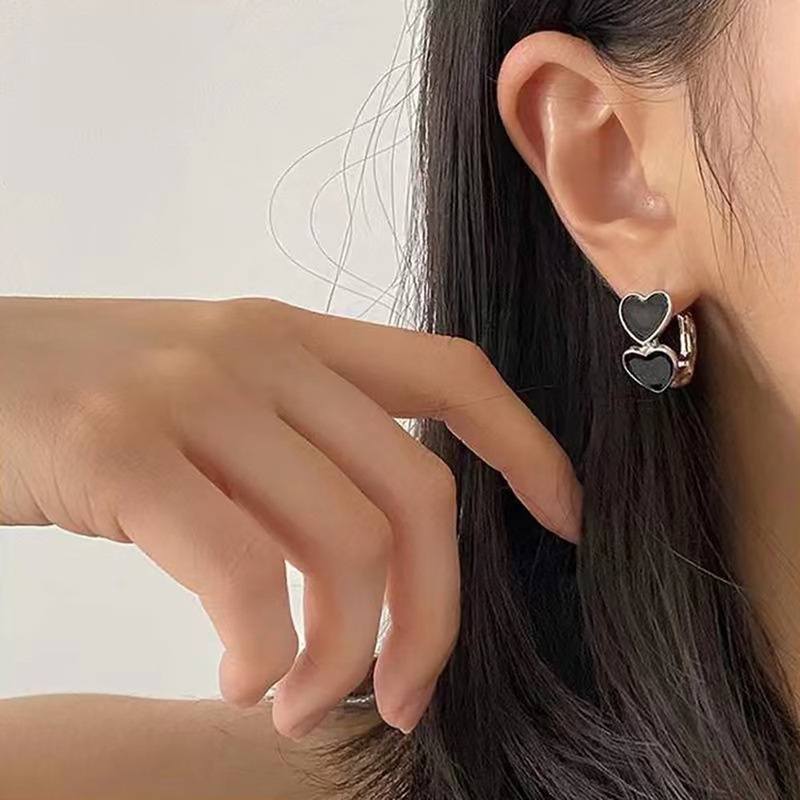 Bông Tai Màu Đen Kiểu Kẹp Hình Trái Tim Phong Cách Nhật Hàn Cổ Điển