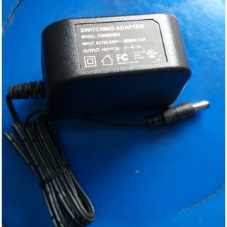 ADAPTOR 9v/2A