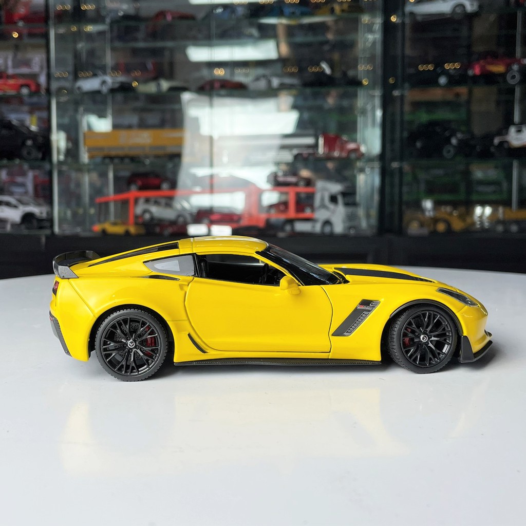 Mô hình xe kim loại Chevrolet Corvette Z06 tỉ lệ 1:24 hãng Welly màu vàng