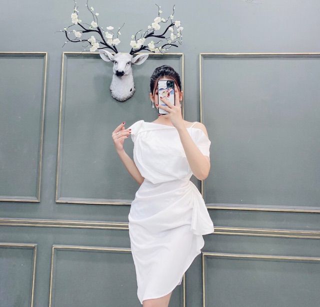 Đầm lệch vai trẻ trung gợi cảm